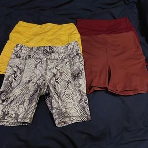 Lot of 4 bike shorts size large. Yogalicious, oalka